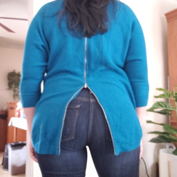 Express brand high low hem sweater, zipper back. Sz S - Picture 3 of 8